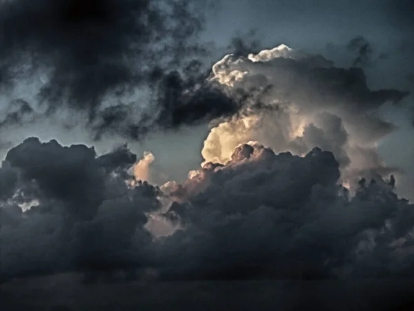 Gökyüzünde Güzel Kümülüs Bulutları — Stok fotoğraf