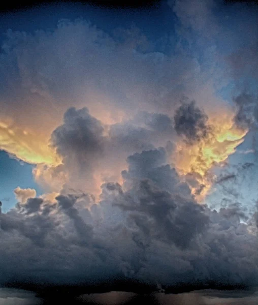 Piękne Cumulus Chmury Niebie — Zdjęcie stockowe