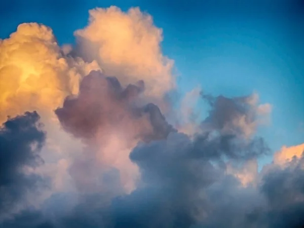 Nubes Coloridas Con Capas Rectangulares Superpuestas — Foto de Stock