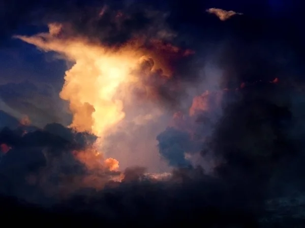 Sonnenstrahlen Brechen Durch Die Wolke Rendering — Stockfoto