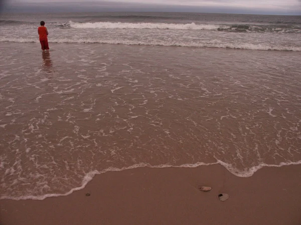 Chłopiec Oceanicznej Plaży — Zdjęcie stockowe