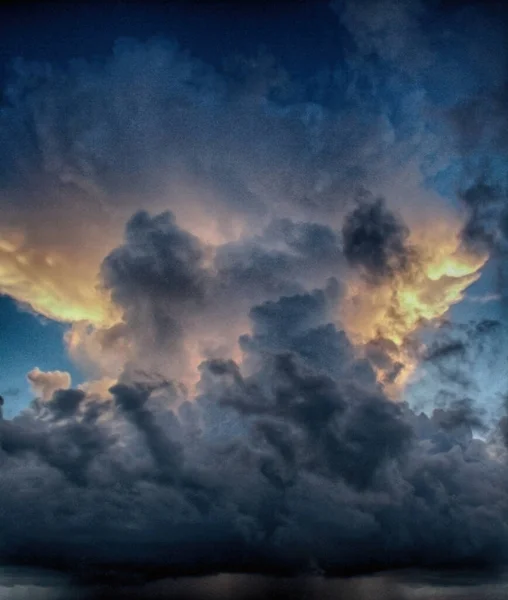 Прекрасные Кучевые Облака Небе — стоковое фото