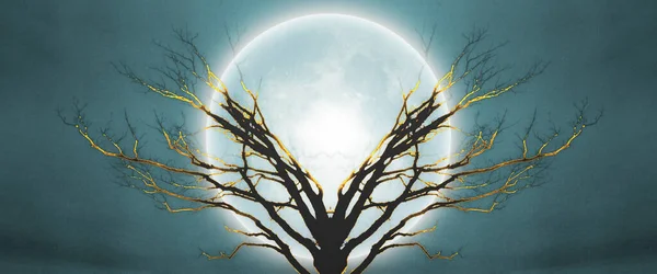 Mistyczne Drzewo Świetle Księżyca — Zdjęcie stockowe