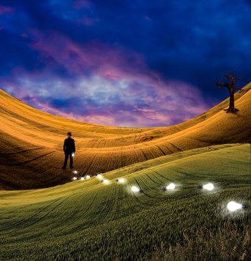 Fikir ampulü izi olan adam.