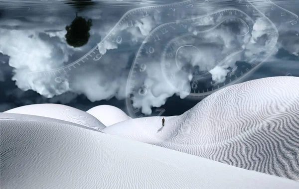 超现实的白色沙漠时间的螺旋 一个人的形象在远处 海洋中的云彩 — 图库照片