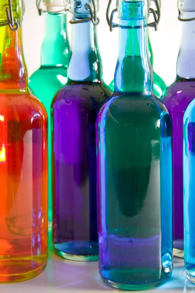 Garrafas Vidro Coloridas Bebidas — Fotografia de Stock