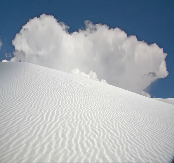 Wüste Mit Dramatischen Wolken — Stockfoto