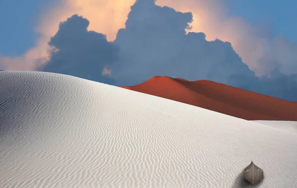 白色的沙漠船 多云的天空 — 图库照片