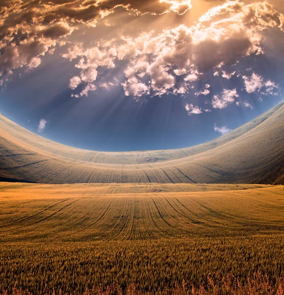 Ruhige Landschaft Mit Dramatischem Himmel — Stockfoto