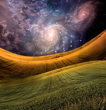 dramatik gökyüzü ile sakin manzara