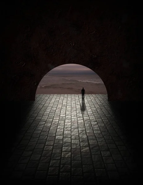 Людина Тунелі Похмурим Видом Океан — стокове фото