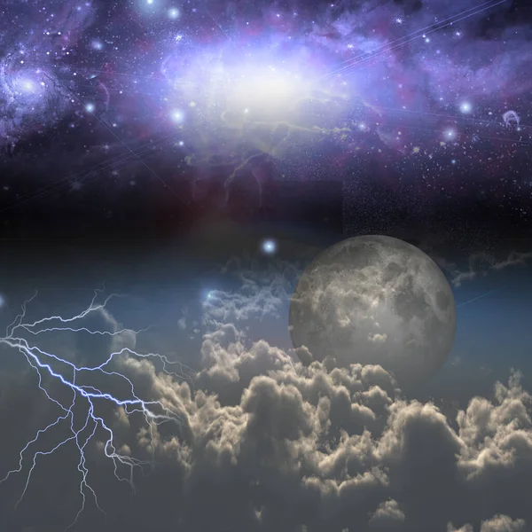 充满活力的宇宙 月亮和闪电 — 图库照片