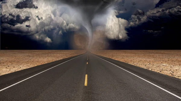 Embudo Tornado Paisaje Carretera Del Desierto —  Fotos de Stock