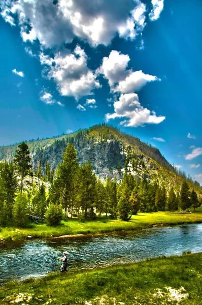 Man Fishing Yellowstone River Montana — Fotografia de Stock