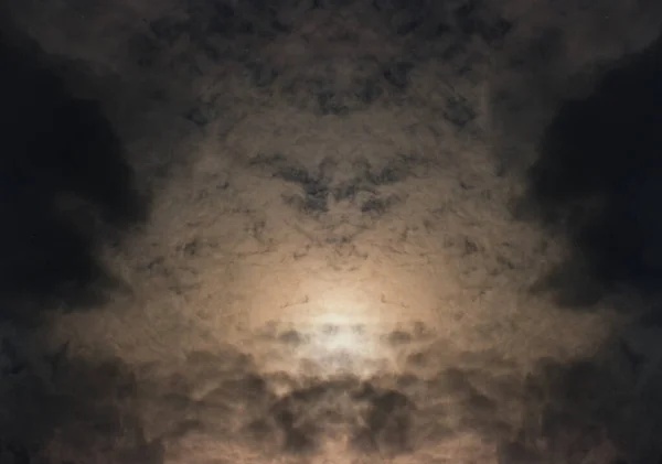 Συμμετρικά Σύννεφα Καταιγίδας Απόδοση — Φωτογραφία Αρχείου