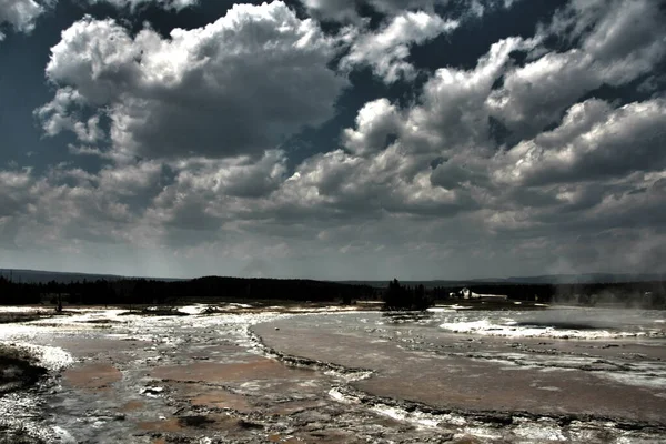 Yellowstone Ulusal Parkı. Güzel manzara resmi.