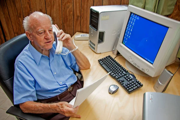 Senior Man Working Computer Office — Fotografie, imagine de stoc