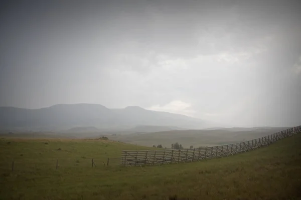 Beautiful Landscape Green Field Cloudy Sky — Fotografia de Stock