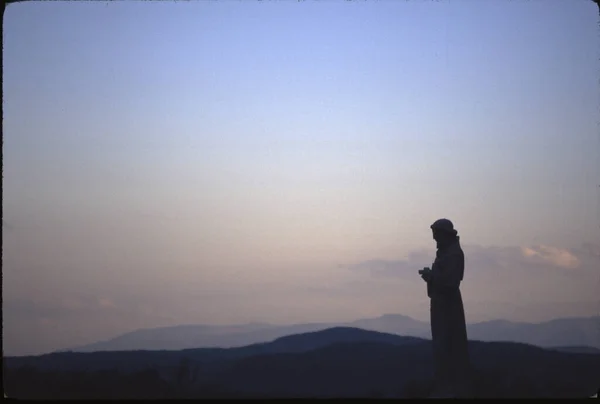 Ancienne Statue Sur Fond Sombre — Photo