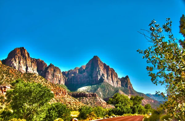 Estrada Terra Natureza Com Vista Para Montanha — Fotografia de Stock