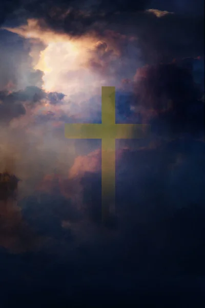 Croce Cielo Tempestoso Con Raggi Composizione Spirituale — Foto Stock
