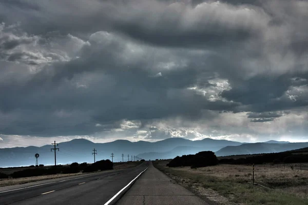 Strada Una Tranquilla Scena Rurale — Foto Stock