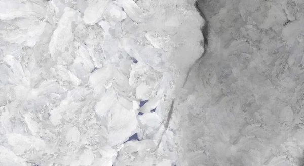 白色背景上的冰晶 — 图库照片