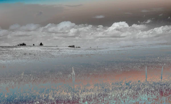 Landschap Met Veld Bewolkte Lucht Achtergrond — Stockfoto