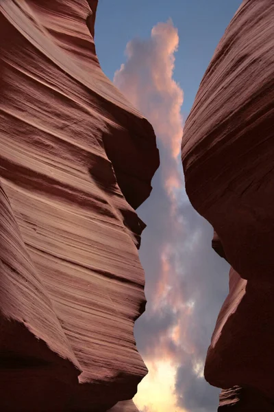 Czerwony Skalisty Kanion Widok Chmur — Zdjęcie stockowe