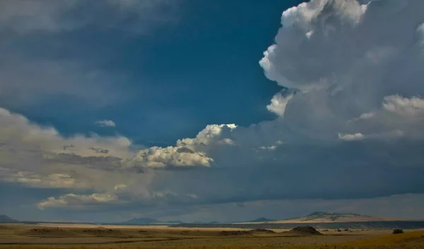 Schöne Ländliche Landschaft Bergblick Und Wolkendecke — Stockfoto