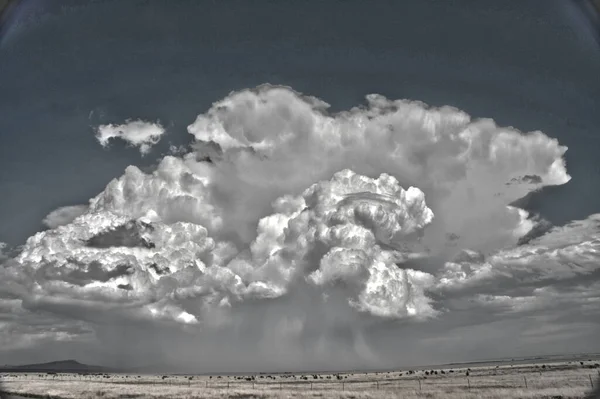 Thick Clouds Floating Arid Landscape — Stock Photo, Image