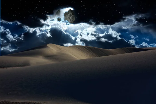 美丽的沙漠和多云的天空 — 图库照片
