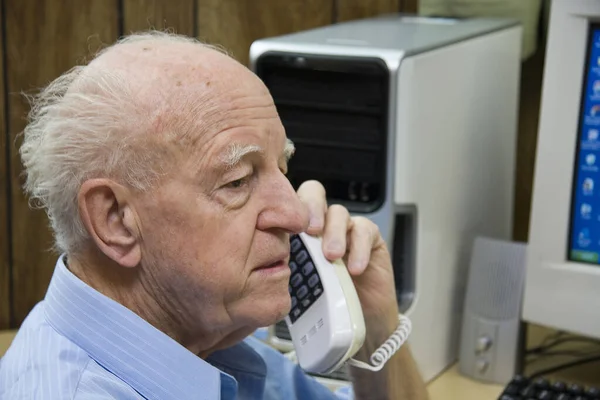 Senior Man Talking Phone — Stock Photo, Image