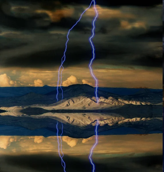 Denizde Fırtına Bulutları Doğanın Arka Planında — Stok fotoğraf