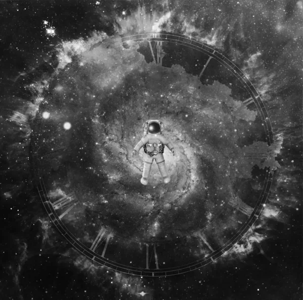 Astronaute Flotte Dans Espace Lointain Ancienne Horloge Anneau Feu Exploration — Photo