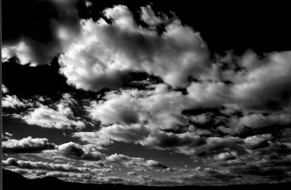 Schwarze Und Weiße Wolken Natürlicher Hintergrund — Stockfoto