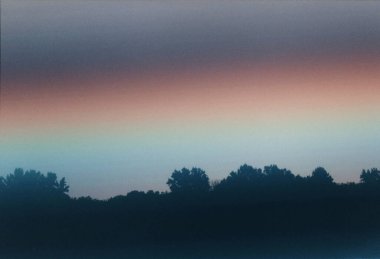 Gece gökyüzünün arka planında güzel dış görünüşlerin siluetleri