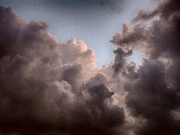 Dunkle Gewitterwolken Himmel — Stockfoto