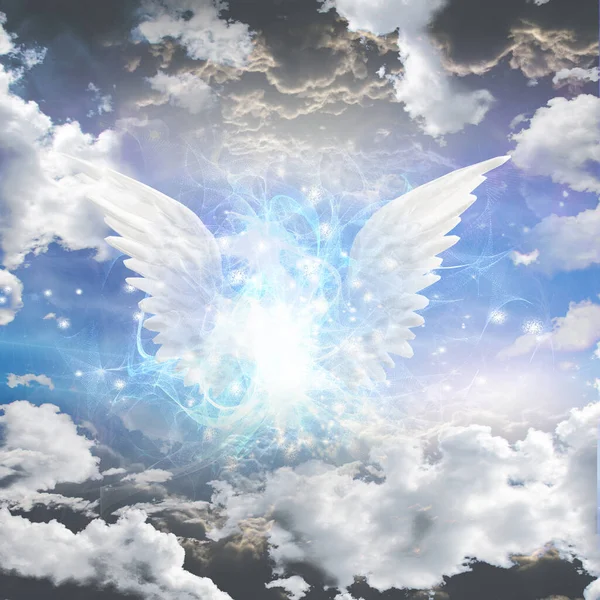 Αφηρημένη Τέχνη Τον Άγγελο Στο Φόντο Του Μπλε Ουρανού Σύννεφα — Φωτογραφία Αρχείου