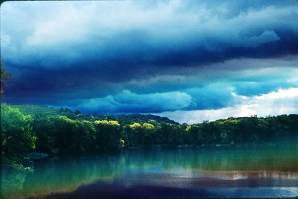 Schöner See Mit Bergen Hintergrund — Stockfoto