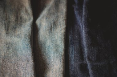 Mavi kot pantolon. Koyu ve açık renk kot..