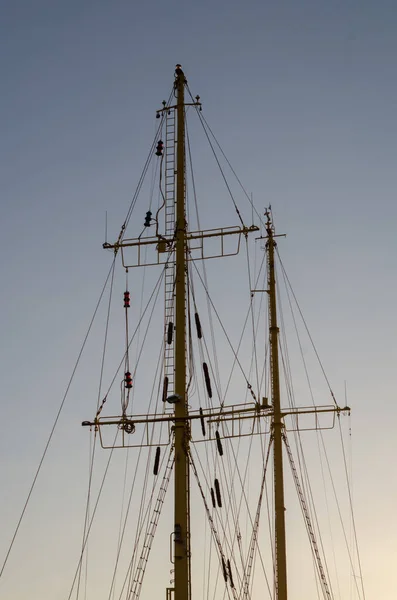 Mastros Navio Velho Contra Céu Azul — Fotografia de Stock