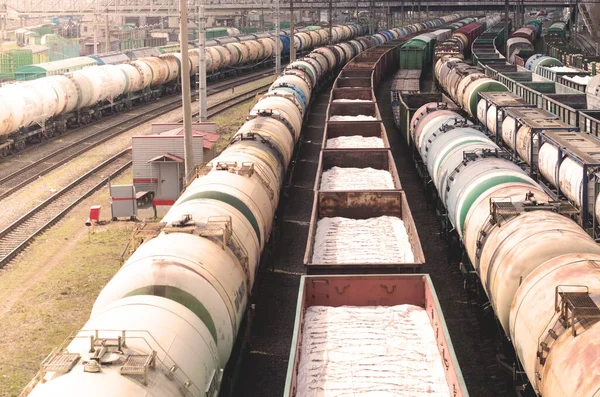 Demiryolunda Malları Olan Vagonlar Ağır Endüstri Trenli Sanayi Manzarası Gün — Stok fotoğraf