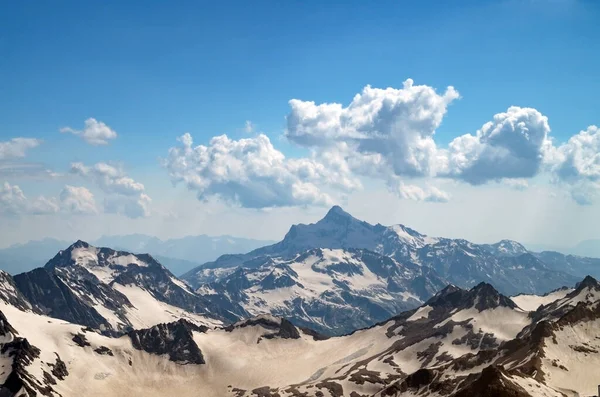 Beau Paysage Avec Les Montagnes Caucase Sommets Enneigés Des Montagnes — Photo