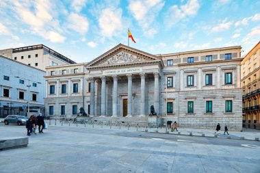 Madrid, İspanya - 29 Aralık 2020: Coronavirus salgını sırasında milletvekilleri kongresi.