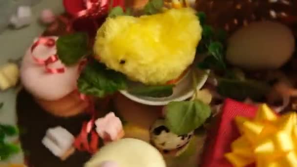 Pastel Pascua Con Flores Decoraciones — Vídeo de stock