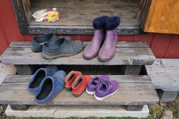 Zapatos Botas Sobre Fondo Madera —  Fotos de Stock