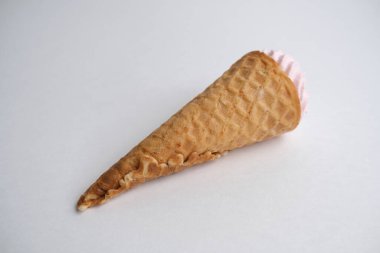 Beyaz arka planda lokum bulunan şeker tüpü.