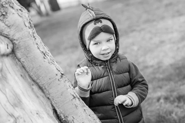 Retrato de la primavera del niño feliz — Foto de Stock