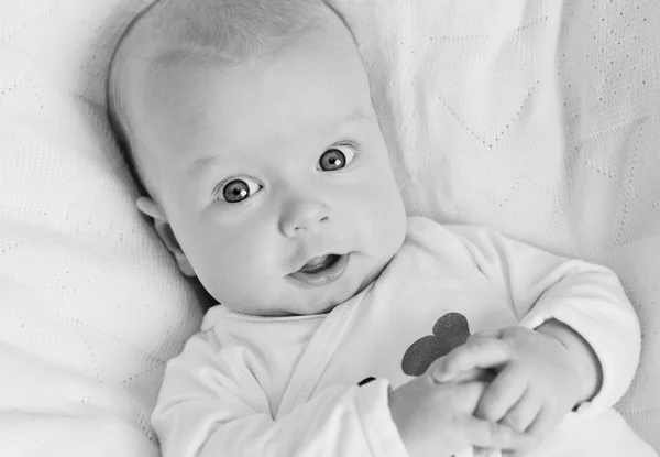 Gelukkig pasgeboren baby glimlachen — Stockfoto